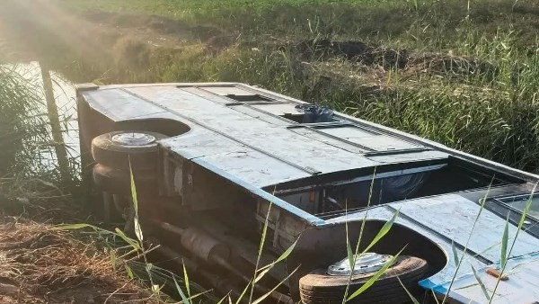 انقلاب أتوبيس مدرسة في ترعة بملوي جنوب المنيا ويكشف تفاصيل الحادث