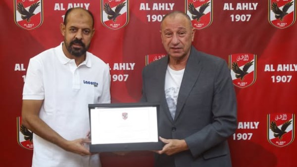 الأهلي يحتفي بعماد النحاس تقديراً لإنجازاته مع الفريق في الفترة الأخيرة