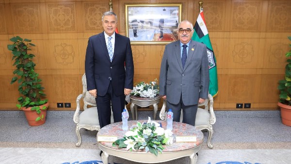 محافظ الإسكندرية يتفقد هيئة قضايا الدولة ويكشف عن الأسباب وراء الزيارة