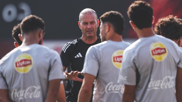 توروب يتولى قيادة مران الأهلي للمرة الأولى مع صور من الحدث