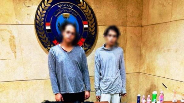 شبان يرتديان ملابس نسائية يُقبض عليهما بتهمة ممارسة الفجور في أكتوبر