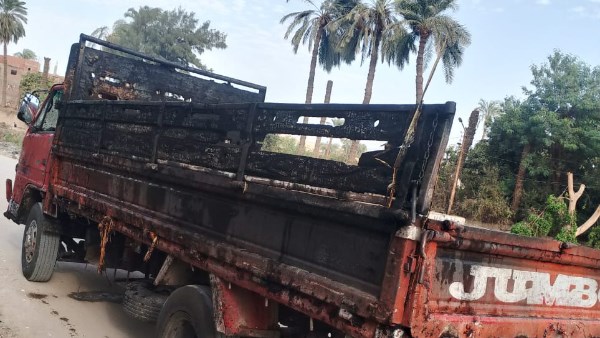 السيطرة على حريق في سيارة نصف نقل محملة بذرة شامية بأسيوط