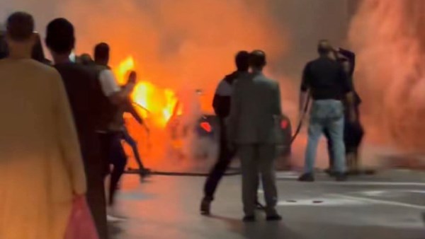 احتراق سيارة أمام المتحف المصري الكبير: تفاصيل الحادث وصور توثق اللحظة