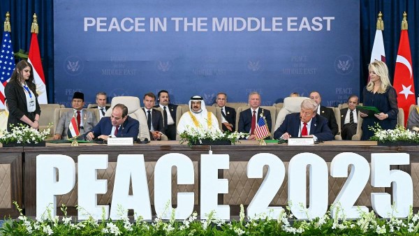 أبرز أحداث المساء: توقيع اتفاق “غزة” واستعادة المؤشرات الأمريكية لبعض خسائرها