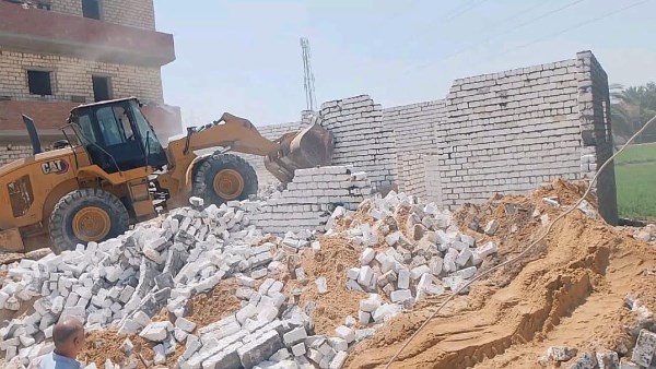 إزالة 8 حالات بناء غير قانوني على الأراضي الزراعية في الغربية