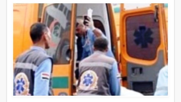 إصابة 15 عاملاً في حادث انقلاب سيارة ربع نقل على الطريق الصحراوي الغربي