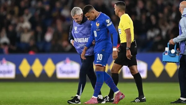 إصابة مبابي تثير القلق في معسكر فرنسا قبل مواجهة أيسلندا وتفتح باب النقاش حول قرار ديشامب