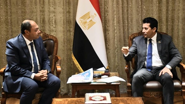 اجتماع صبحي مع رئيس هيئة تنمية الصعيد لبحث كفاءة المنشآت الرياضية