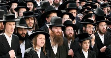 احتجاجات حاشدة للحريديم في محطة قطار سافيدور بتل أبيب ضد قانون التجنيد الإجباري – فيديو