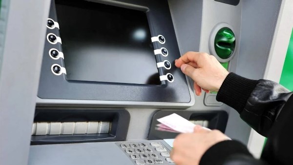 استرجاع بطاقتك من ماكينة ATM في 6 خطوات حال سحب الفيزا