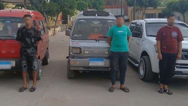 اعتقال 3 أشخاص عرضوا حياتهم وحياة المواطنين للخطر أثناء استعراضهم بسياراتهم في الغربية