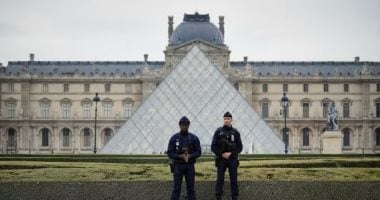اعتقال مشتبه به ثالث في قضية السطو على متحف اللوفر الفرنسي