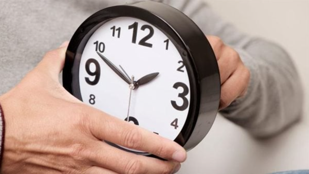 تغيير الساعة التوقيت الشتوي في مصر .. متى يبدأ وكيف يتم ضبطها؟