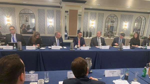 الخطيب يؤكد على أهمية تحقيق توازن في العلاقات التجارية من خلال استثمارات مباشرة مع الشركاء الدوليين