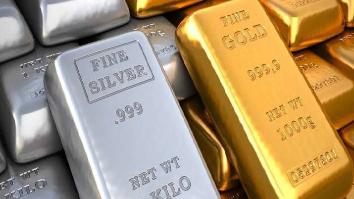 الفضة تتصدر قائمة المعادن الأكثر أداءً متفوقة على الذهب في 2025