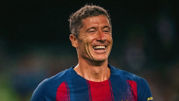 برشلونة يواجه أزمة قبل الكلاسيكو مع غياب ليفاندوفسكي لفترة طويلة