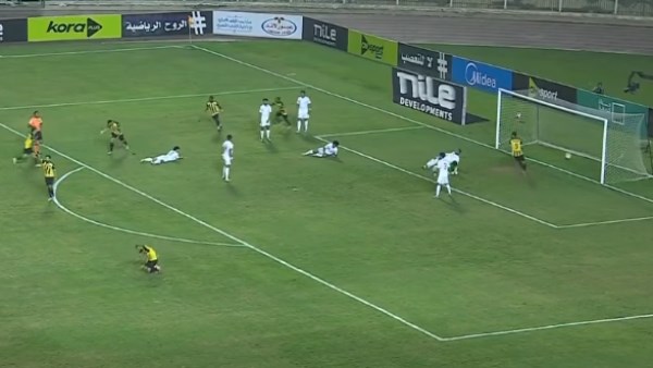 تعادل مثير 1-1 يحسم شوط مباراة المقاولون العرب وإنبي في الدوري
