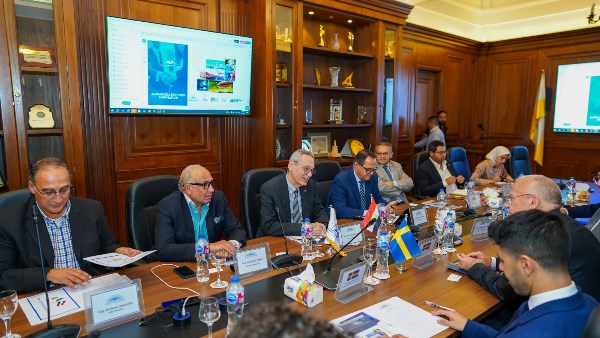 تعزيز التعاون الاقتصادي بين رجال أعمال الإسكندرية وسفير السويد