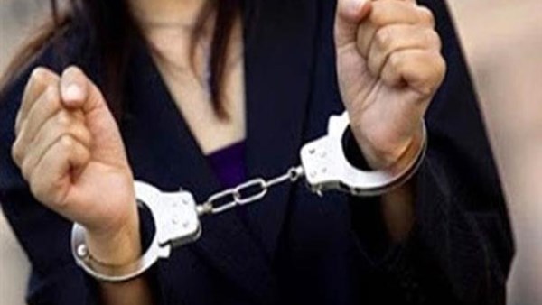 تفاصيل القبض على والدة اقتحمت مدرسة في أكتوبر بعد فصل ابنها بسبب معاكسته لزميلته