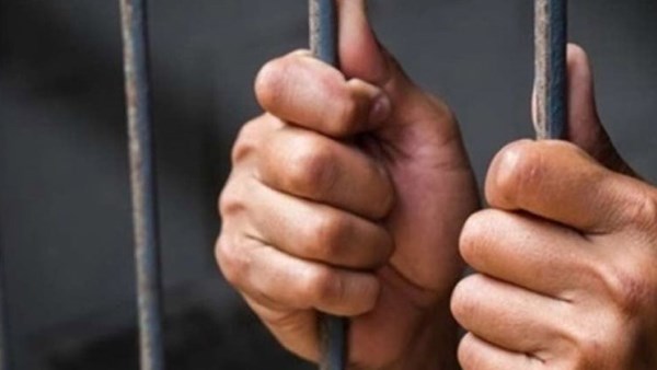 تفاصيل جديدة حول القبض على 3 عاطلين وسيدة بتهمة سرقة السيارات في المقطم