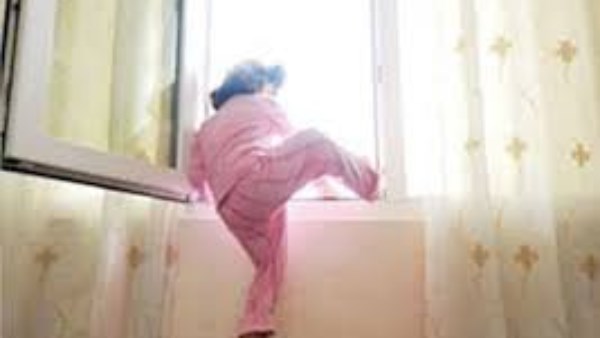 تفاصيل مؤلمة حول حادثة سقوط طفلة من الطابق التاسع في الهرم