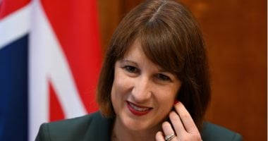 <p><strong>تقرير: بريطانيا تواجه انخفاضًا بقيمة 20 مليار إسترليني في الإنتاجية وسط توقعات بزيادة الضرائب</strong></p>