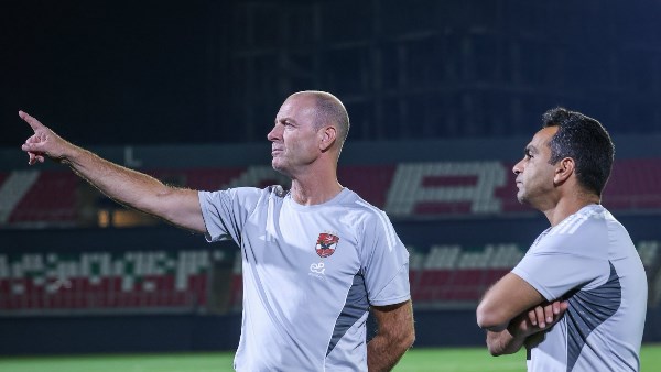 توروب يشارك في المؤتمر الصحفي لمباراة الأهلي ضد إيجل نوار