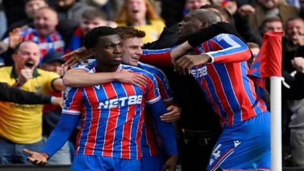 رئيس كريستال بالاس يكشف عن محادثات لتمديد عقد جلاسنر