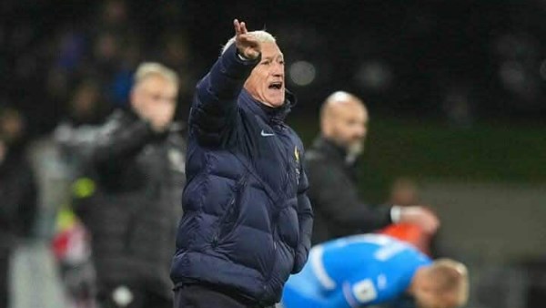 رد فعل مدرب فرنسا القاسي بعد تعادل آيسلندا: هل كان الحكم غافلاً؟