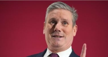 ستارمر يواجه اتهامات بخرق وعوده الانتخابية: هل تلوح في الأفق زيادة ضريبة الدخل على البريطانيين؟