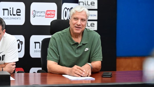 عبد الناصر محمد: لاعبو الزمالك يثبتون رجولتهم ويتحملون المسؤولية رغم التحديات الصعبة