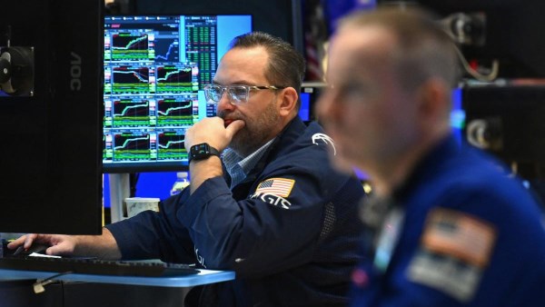 عقود الأسهم الأمريكية تحقق استقرارًا بعد جلسة انتعاش قوية بفضل تصريحات ترامب