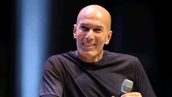 فخور بأبنائه: زين الدين زيدان يكشف تفاصيل جذوره الجزائرية ومسيرته الكروية