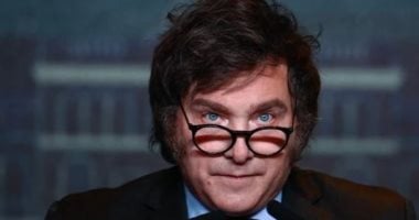 فوز انتخابي يعيد رئيس الأرجنتين إلى الساحة السياسية ويعزز سلطته في البرلمان