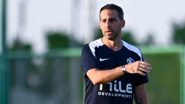 فيريرا يتجنب المباريات الودية بسبب الغيابات والإصابات