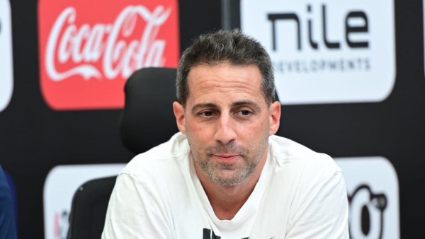 فيريرا يعتذر عن تأخر المؤتمر الصحفي ويشدد على أهمية التواصل مع الإعلام