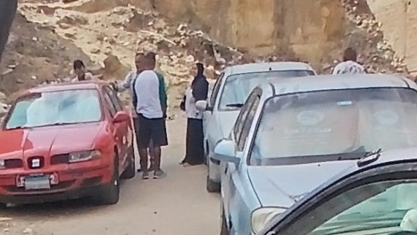 لحظة مؤثرة: والدة سوزي الأردنية تنهار أمام المحكمة الاقتصادية عند وصول ابنتها