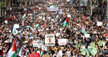 متظاهرون يجبرون سياحًا إسرائيليين على تعديل مسارهم في ميناء باترا اليوناني