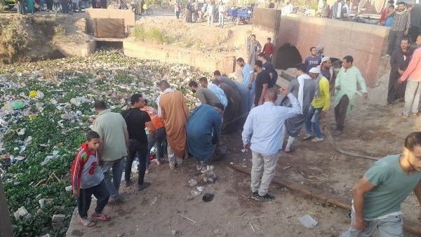 محافظ أسيوط يتابع جهود إنقاذ 10 أطفال بعد حادث سقوط تروسيكل يحمل تلاميذ في مصرف بقرية سلام بمنقباد