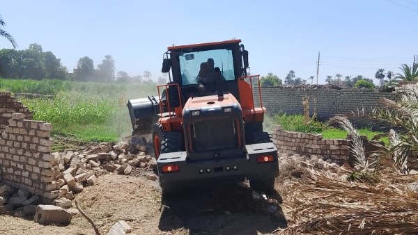 محافظ الغربية يعلن عن إزالة 15 حالة بناء غير قانوني على الأراضي الزراعية والأدوار المخالفة