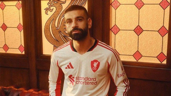 محمد صلاح يشارك ذكرياته مع كرة القدم ويبعث برسالة ملهمة للأطفال في مبادرة “بلاي أون”