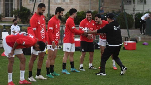 مدحت عبد الهادي يؤكد أهمية دعم حسام حسن والتأهل للمونديال أهم من المظهر