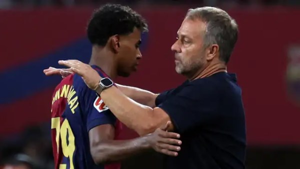 مدرب برشلونة يرد على شائعة تأخر لامين يامال ويصفها بالكذبة