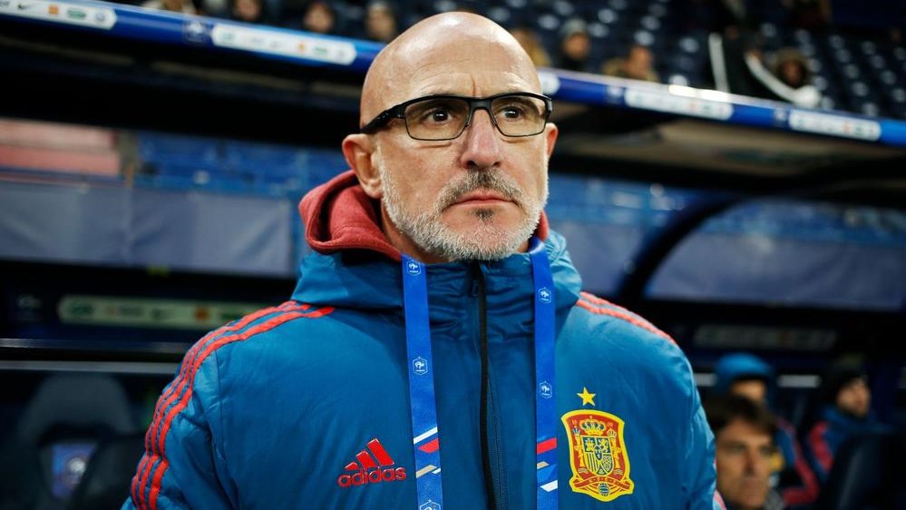 مدرب منتخب إسبانيا يوضح موقفه من انتقادات برشلونة ويؤكد: صحة اللاعبين تأتي في مقدمة أولوياتنا