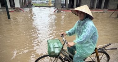 مصرع 18 شخصًا وفقدان آخرين نتيجة الفيضانات الكارثية في وسط فيتنام