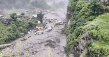 مصرع 9 أشخاص وفقدان 5 آخرين في فيضانات مدمرة بوسط فيتنام