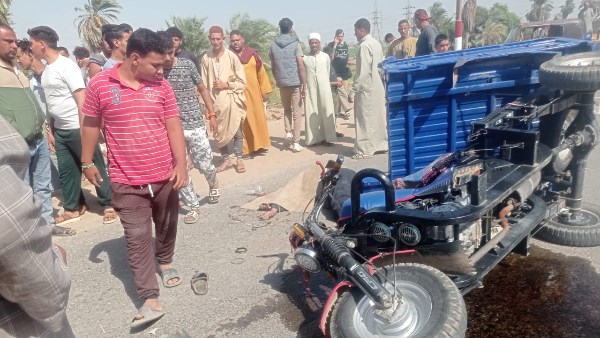 مصرع شخص وإصابة آخر في حادث تصادم بين سيارة وتروسيكل بأسيوط