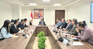 نائب وزير الإسكان يستعرض فرص التعاون مع شركة صينية في قطاع تحلية المياه