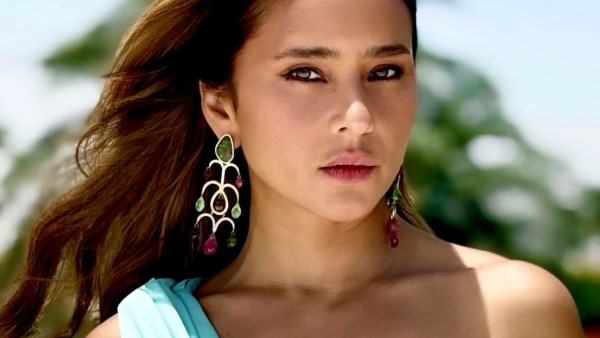 نيللي كريم تتألق بإطلالة ساحرة في مهرجان الجونة وتجذب الأنظار