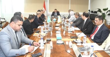 وزير الإسكان يراقب تقدم العمل في قطاع الشؤون العقارية والتجارية بهيئة المجتمعات العمرانية